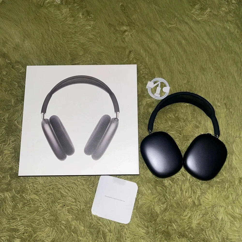 - Apple airpods max